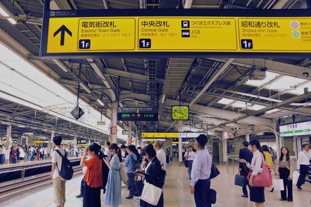 Estación de Tokyo Metro con señalética